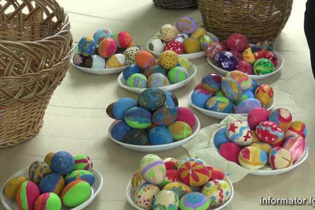 В Старобельске школьники установили новый рекорд Украины, раскрасив 1401 писанку