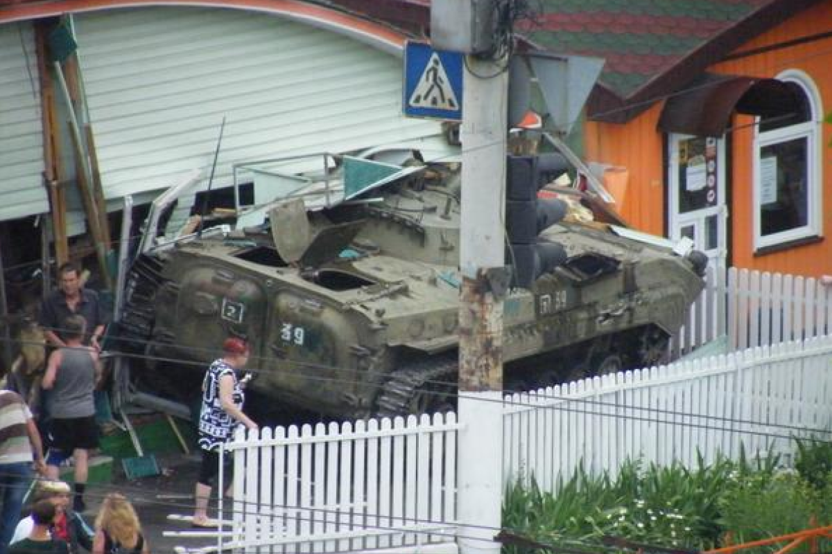 В Луганске вынесен приговор боевику, задавившему на БМП трех женщин В Луганске вынесен приговор боевику, задавившему на БМП трех женщин