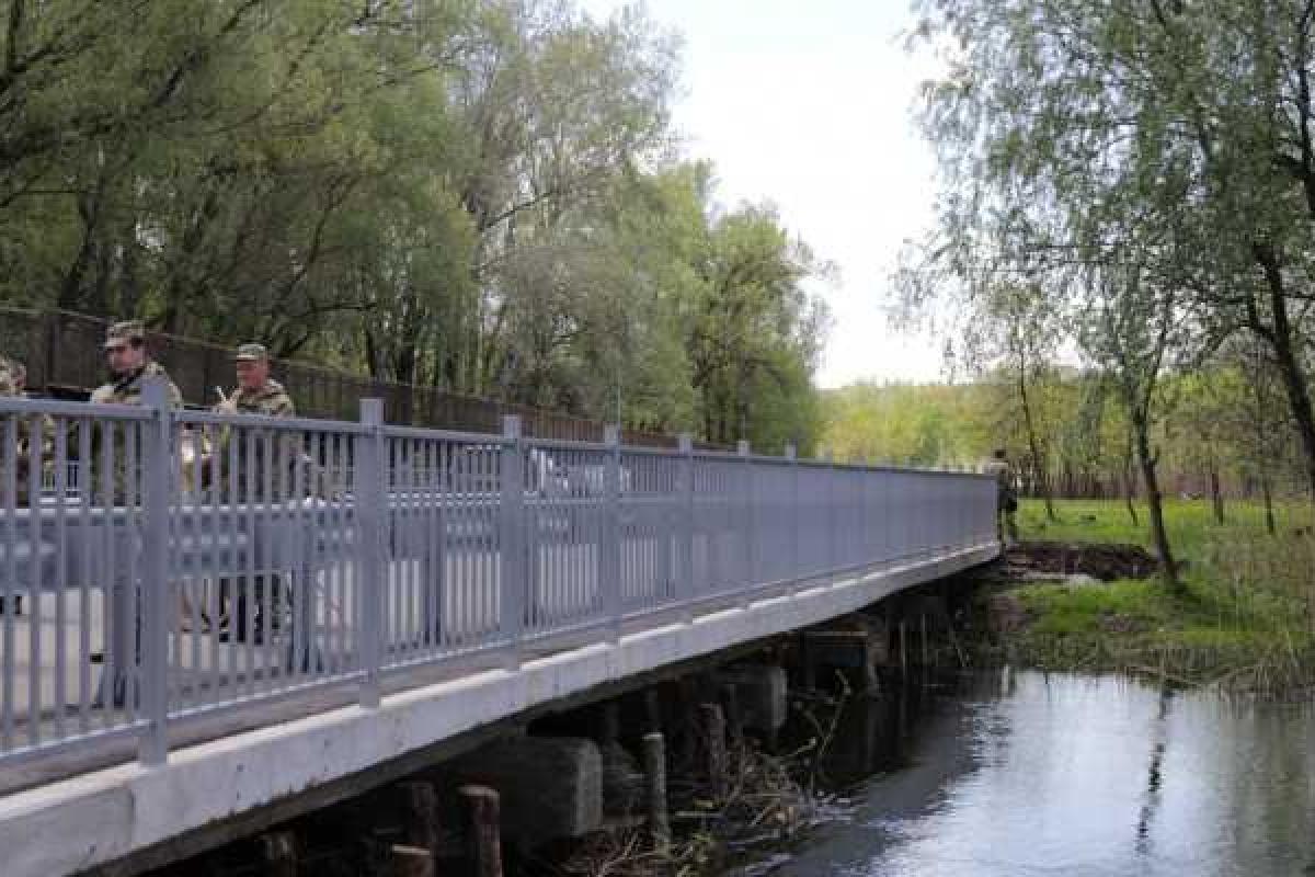В Новоайдаре состоялось торжественное открытие восстановленного моста через реку Айдар