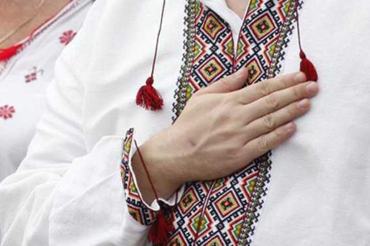 Крымские дети в греческом лагере, не сговариваясь, дружно встали и пели гимн Украины Крымские дети в греческом лагере, не сговариваясь, дружно встали и пели гимн Украины