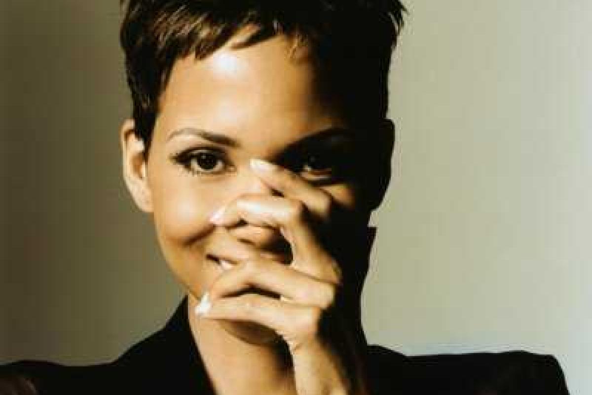 Актриса Хэлли Берри опубликовала в Instagram пикантное фото