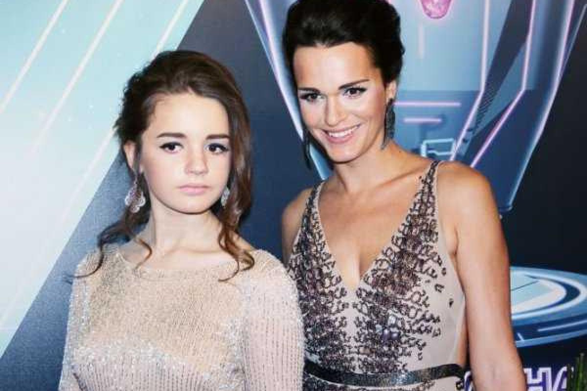 Певица Слава разрешает 17-летней дочери пить алкоголь и "тусить" со взрослой компанией