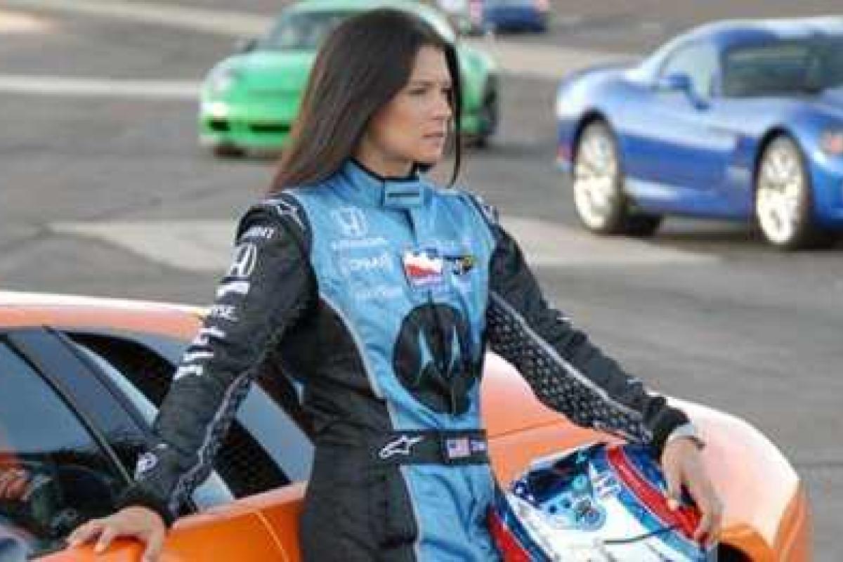 В российском городе Кирове на женском аторалли автомобиль влетел в толпу зрителей