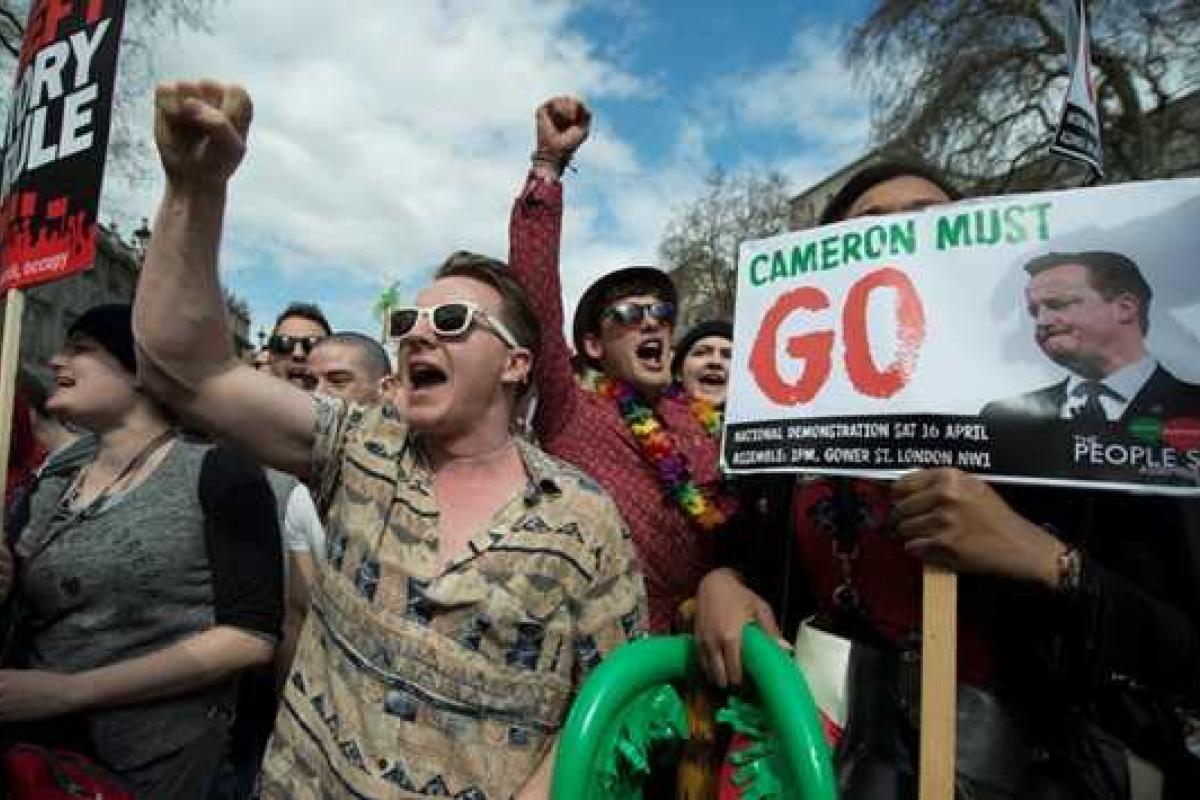 В Британии прокатилась волна протестов: в Лондоне митингуют, требуя отставки Кэмерона