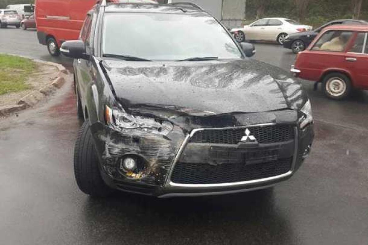 В Харькове иномарка не разминулась с трамваем В Харькове иномарка не разминулась с трамваем