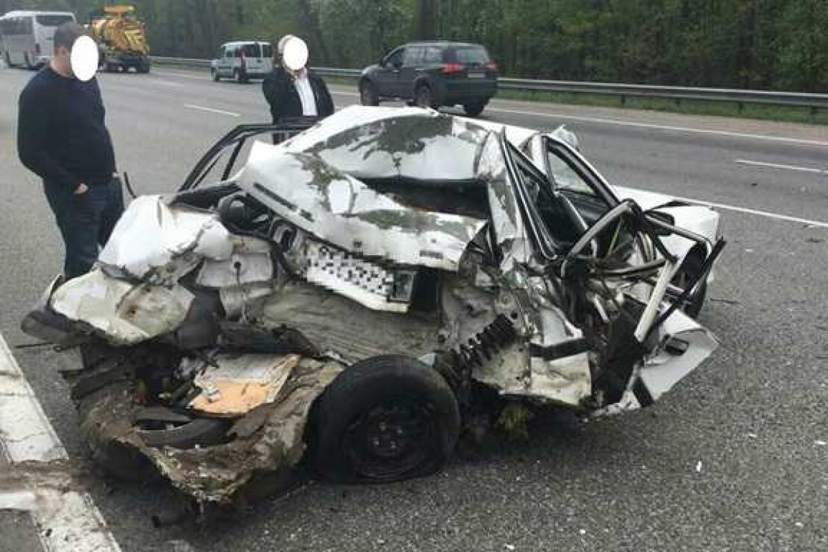 Смертельное ДТП под Киевом: автобус смял автомобиль "Toyota Corolla" вместе с пассажиром Смертельное ДТП под Киевом: автобус смял автомобиль "Toyota Corolla" вместе с пассажиром