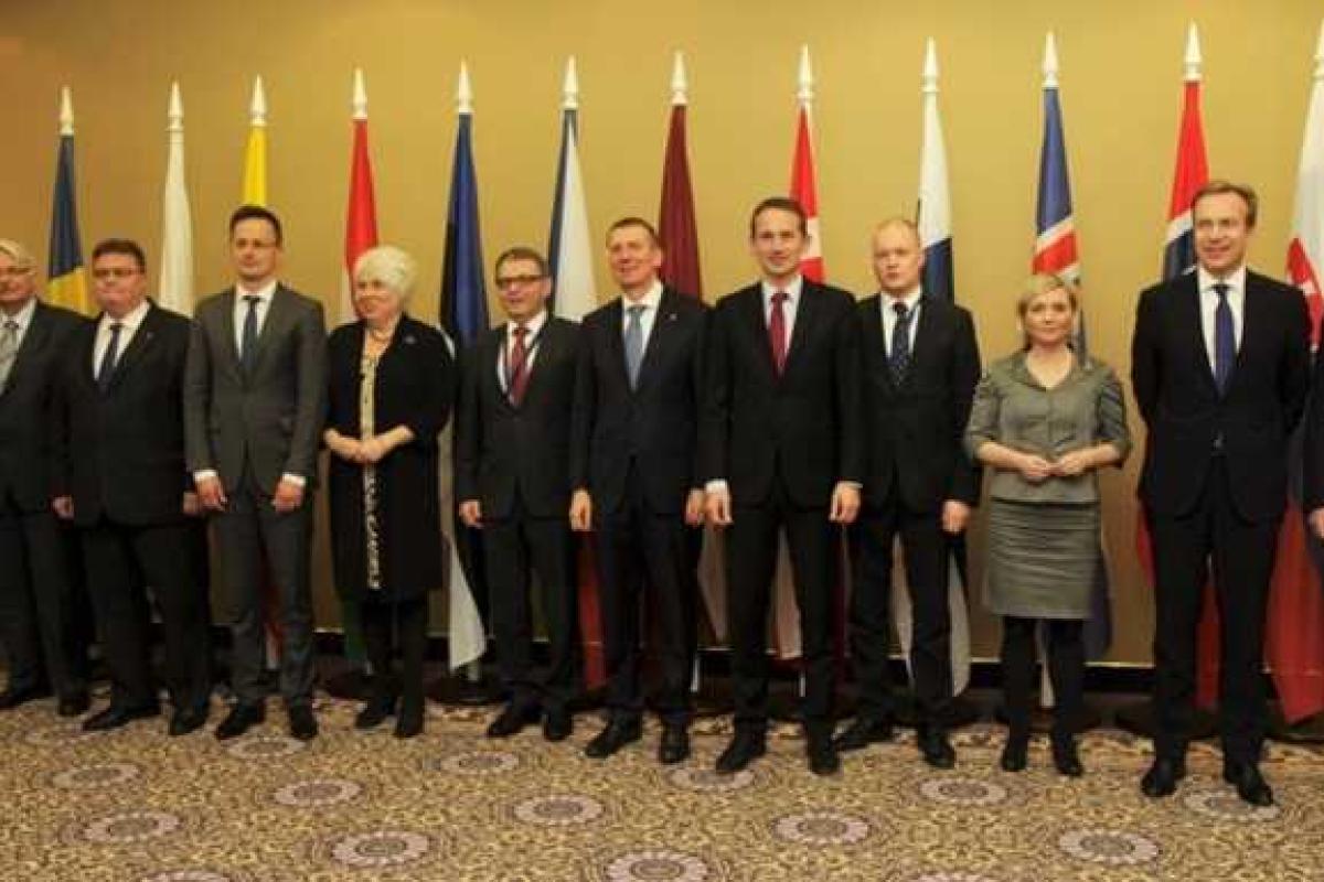Главы МИД 12 стран призвали ввести безвизовый режим с Украиной и Грузией