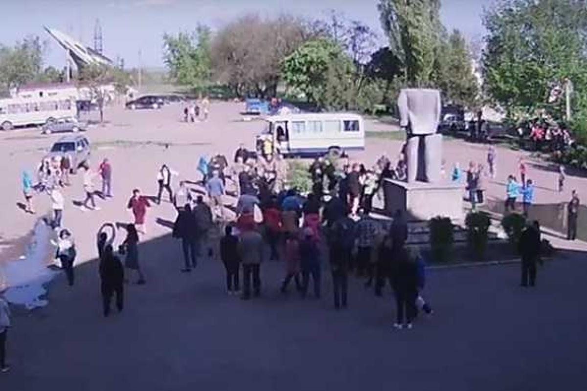 На Одесчине местные жители дали жесткий отпор бойцам "Азова", защищая памятник Ленину