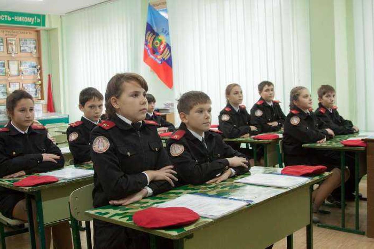 В оккупированном Луганске в школу на встречу с детьми "случайно" пригласили патриота Украины В оккупированном Луганске в школу на встречу с детьми "случайно" пригласили патриота Украины