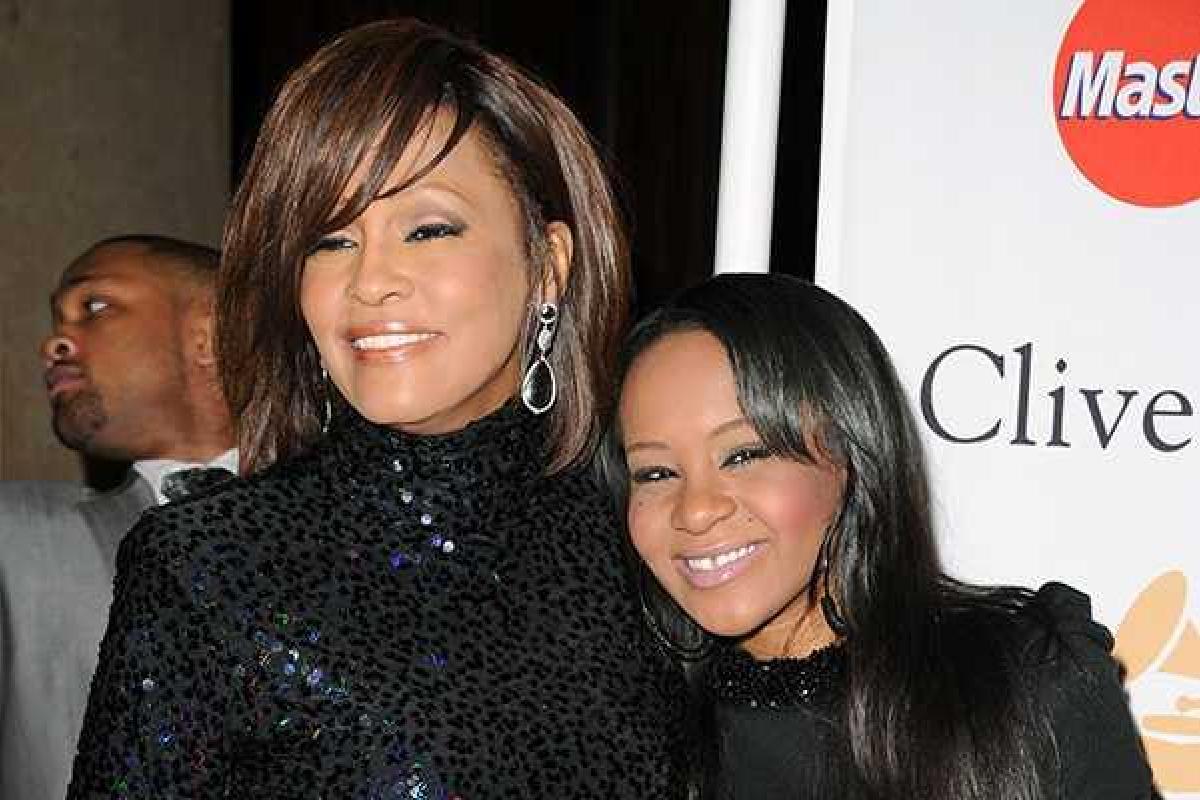 Певица Уитни Хьюстон и ее дочь Бобби Кристина Браун были убиты - СМИ