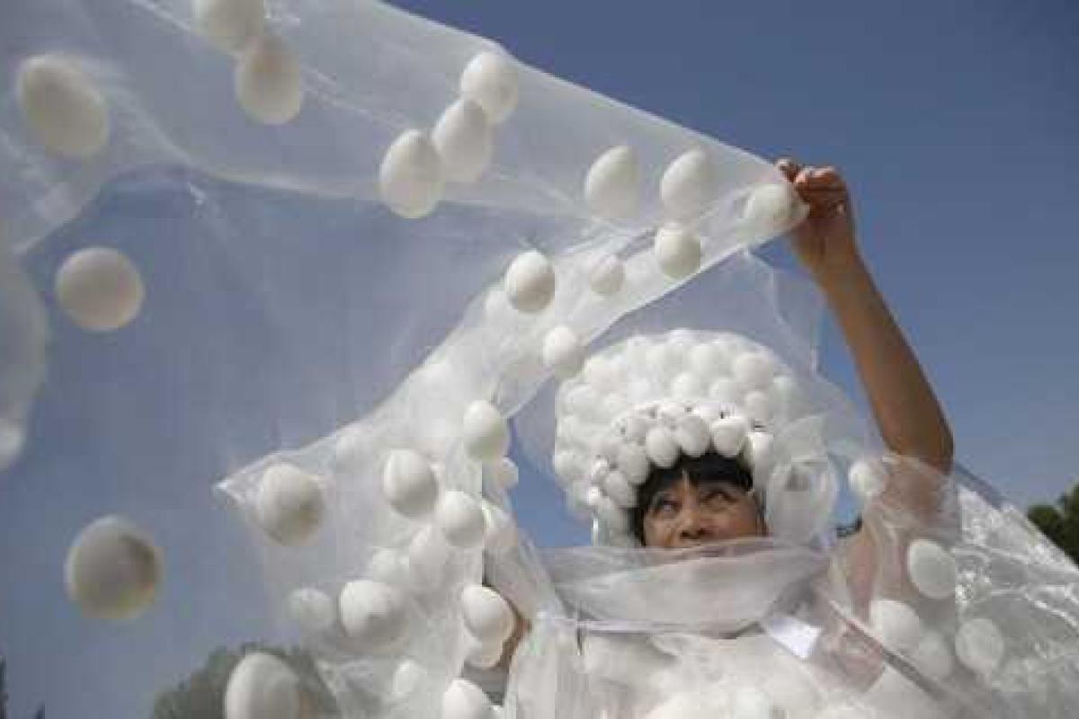 Китайская художница создала необычное свадебное платье