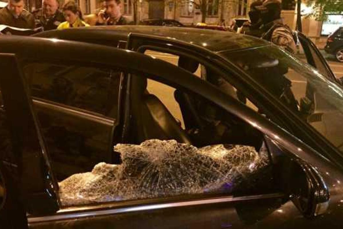 В Киеве полицейские открыли стрельбу во время задержания автограбителей В Киеве полицейские открыли стрельбу во время задержания автограбителей