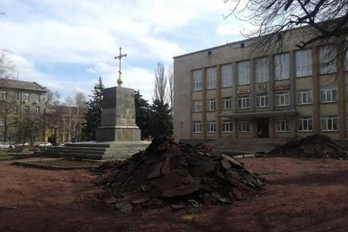 Случайная находка: в Кривом Роге под снесенным памятником Ленину раскопали старинный храм Случайная находка: в Кривом Роге под снесенным памятником Ленину раскопали старинный храм