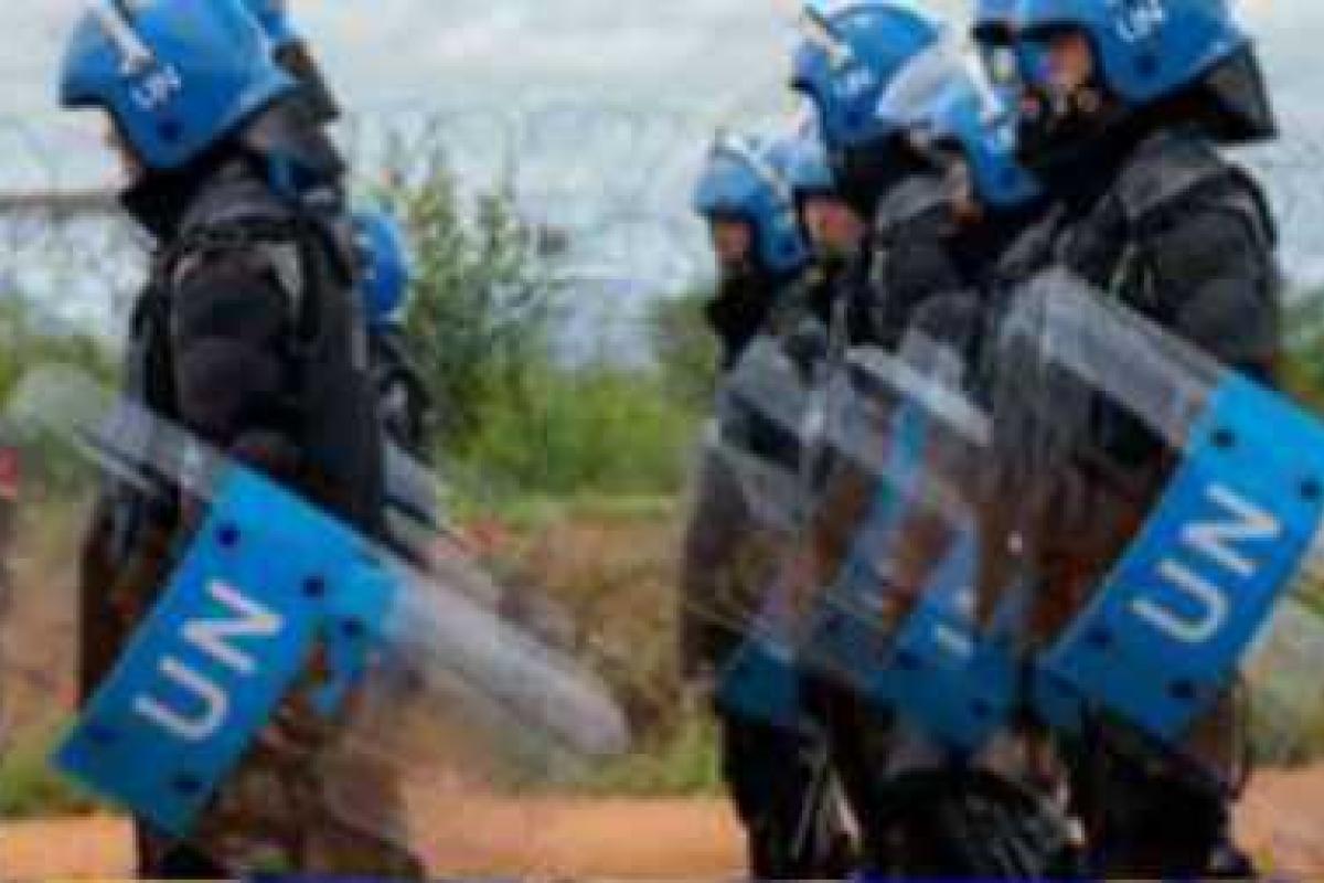 Порошенко надеется, что в ближайшее время в Донбассе будет развернута вооруженная миссия ОБСЕ Порошенко надеется, что в ближайшее время в Донбассе будет развернута вооруженная миссия ОБСЕ