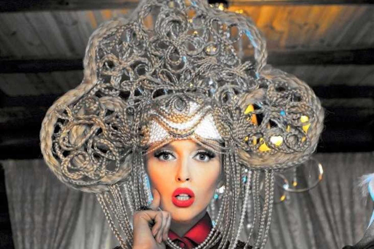 Украинская поп-звезда Оля Полякова с юмором показала, как занимается "спортом"