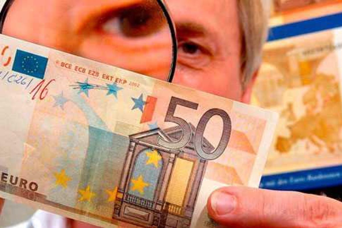 Два львовянина, задержаны при попытке "нагреть" жительницу Ровно, вручив ей 9,5 тысяч фальшивых евро