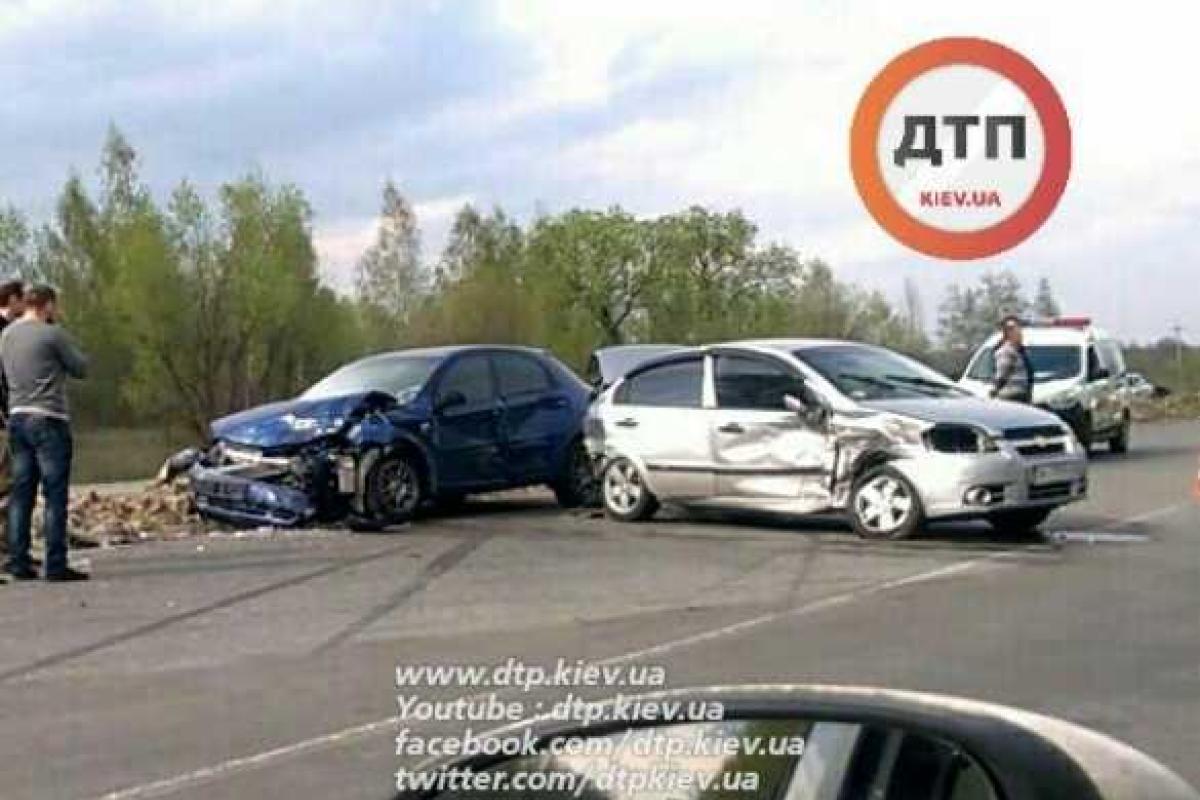 Под Киевом произошло тройное ДТП: серьезно пострадали три иномарки Под Киевом произошло тройное ДТП: серьезно пострадали три иномарки