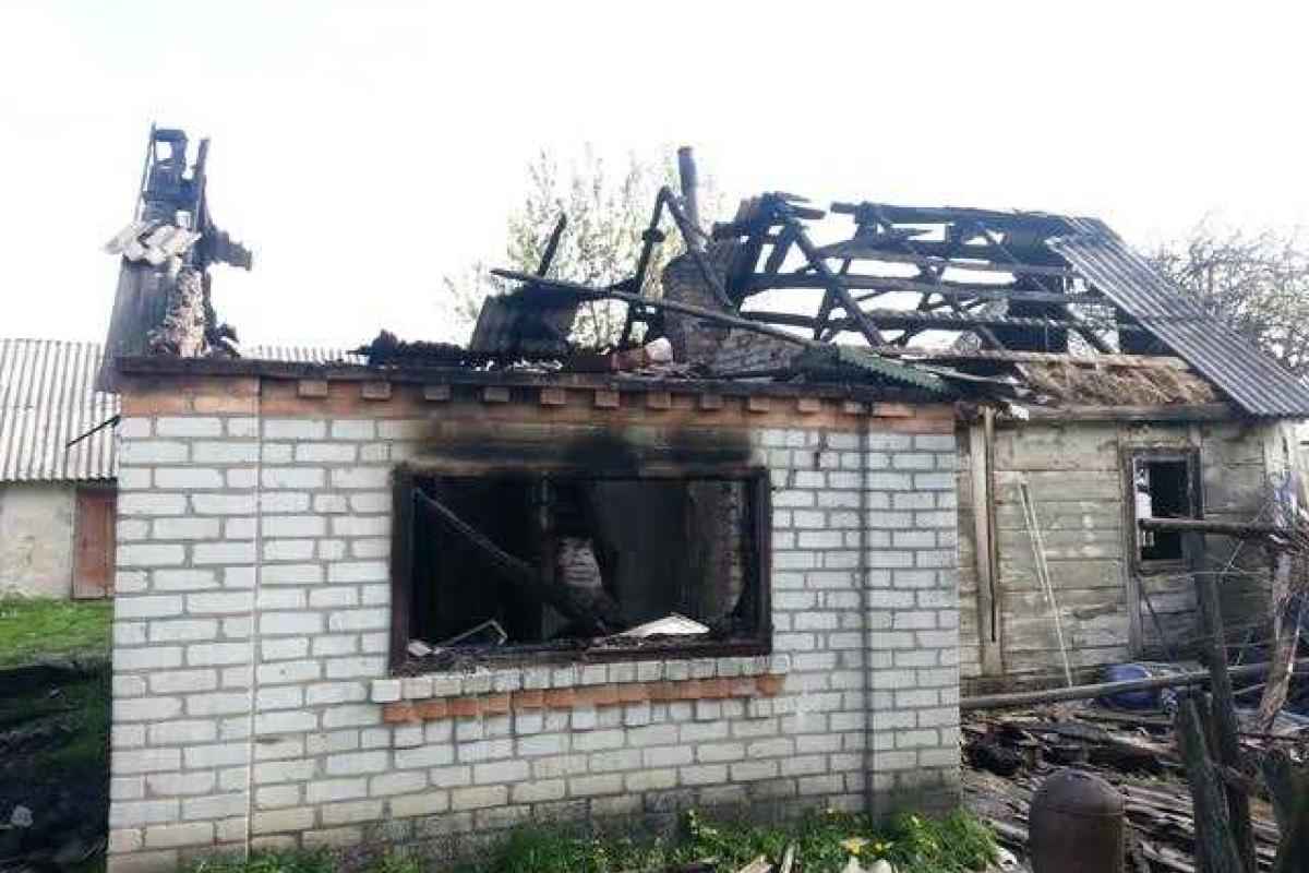На Житомирщине во время пожара в частном доме родители успели спасти четырех своих детей На Житомирщине во время пожара в частном доме родители успели спасти четырех своих детей