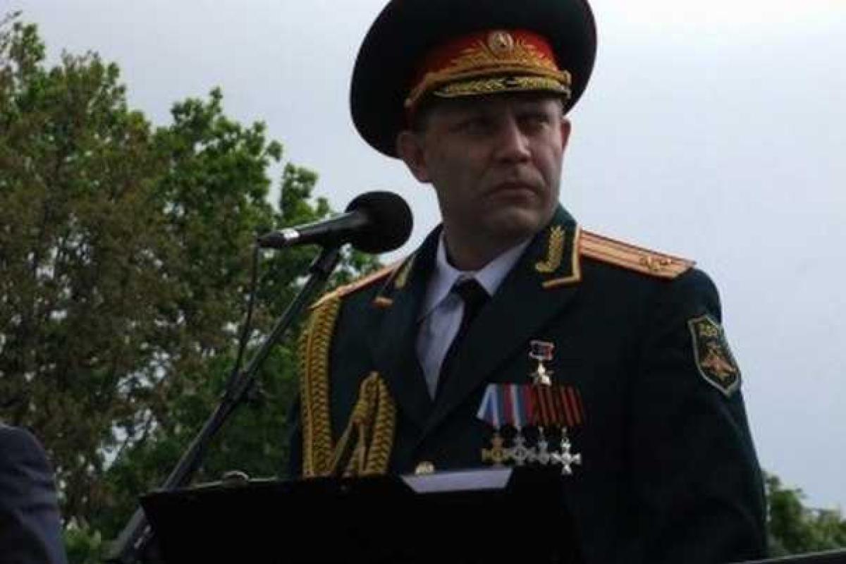 Главарь боевиков "ДНР" Захарченко пообещал в ближайшее время захватить Мариуполь Главарь боевиков "ДНР" Захарченко пообещал в ближайшее время захватить Мариуполь