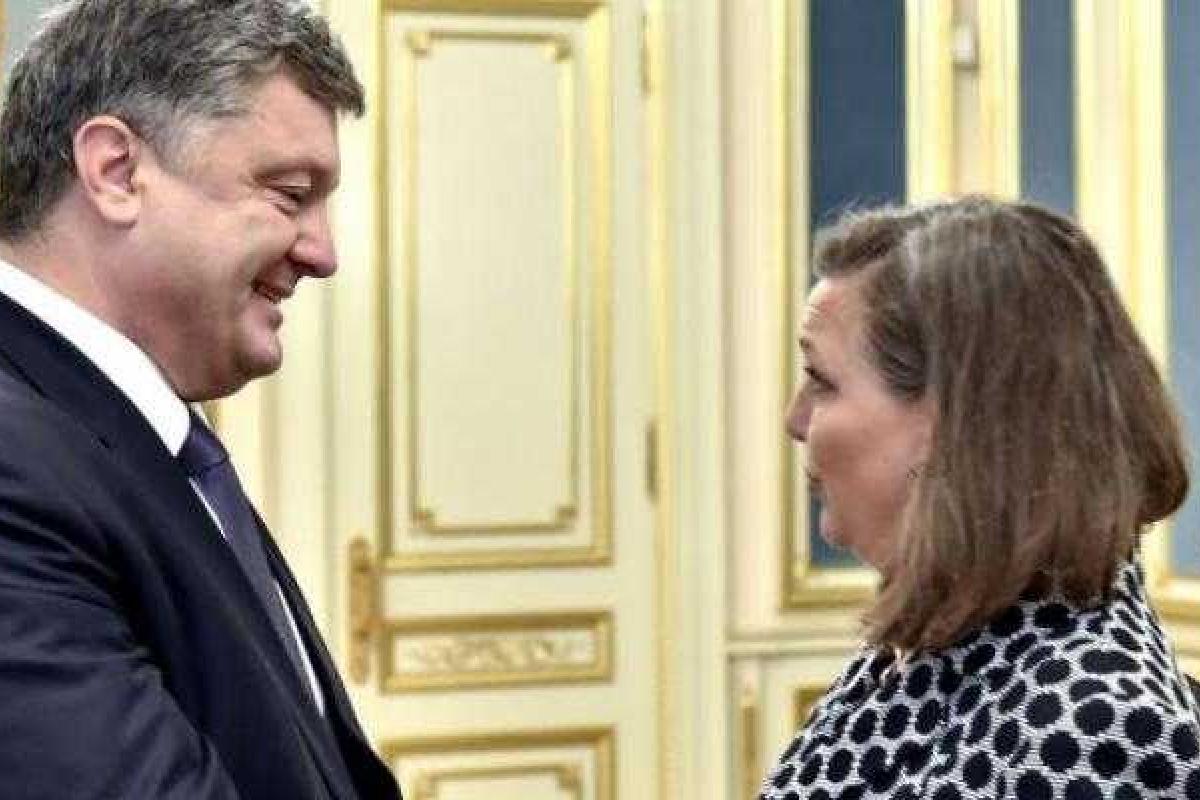Сазонов: Зачем в Киев прилетела Виктория Нуланд? Сазонов: Зачем в Киев прилетела Виктория Нуланд?