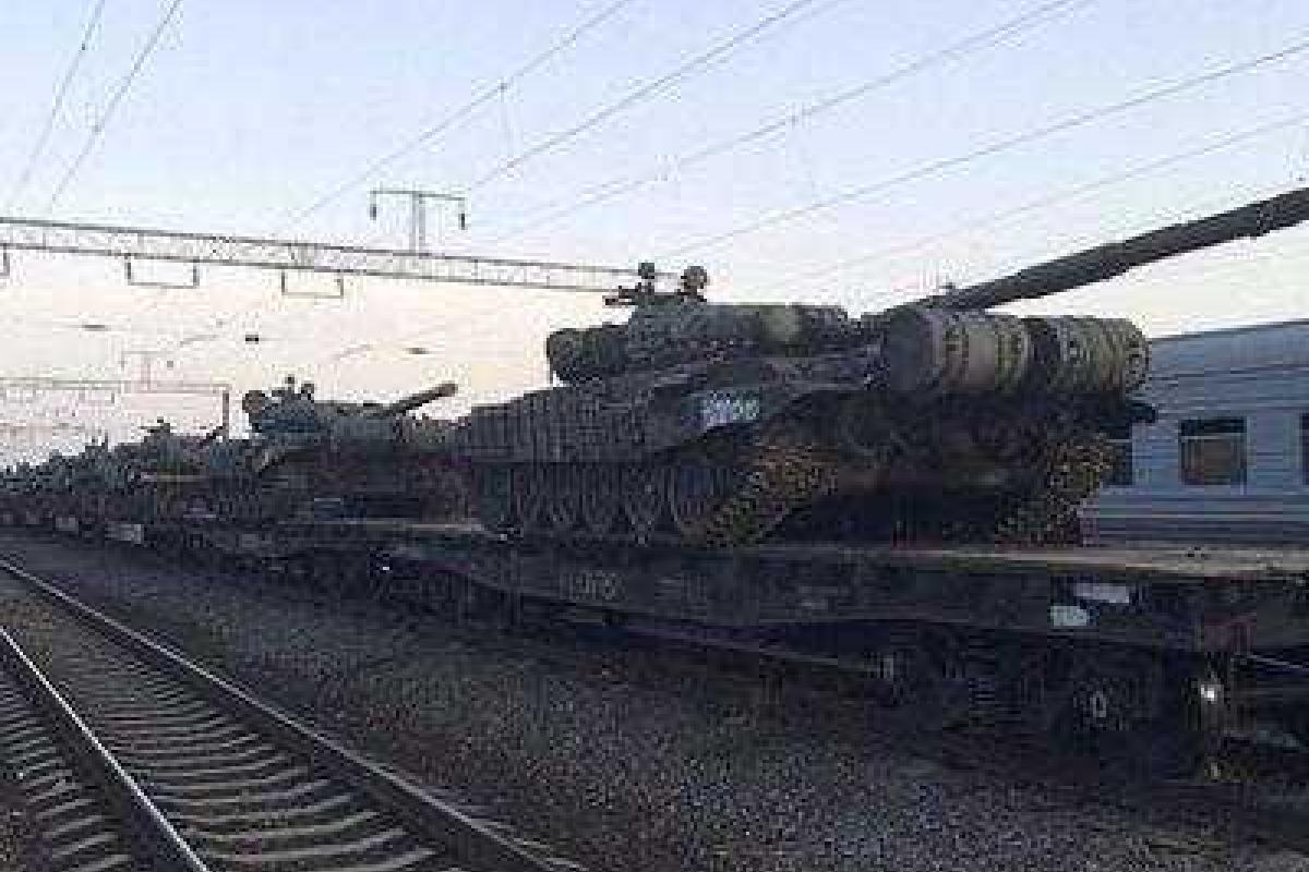 Россия продолжает перебрасывать на Донбасс вооружение и топливо: боевики получили танки, минометы и боеприпасы Россия продолжает перебрасывать на Донбасс вооружение и топливо: боевики получили танки, минометы и боеприпасы