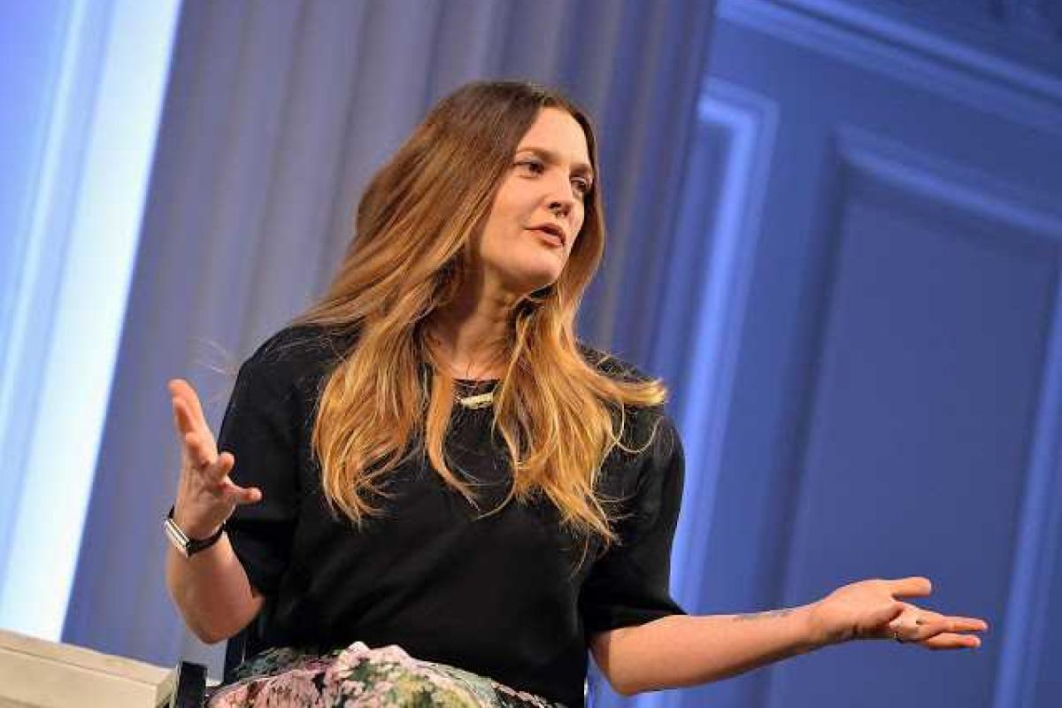 Актриса Дрю Бэрримор разводится с третьим супругом