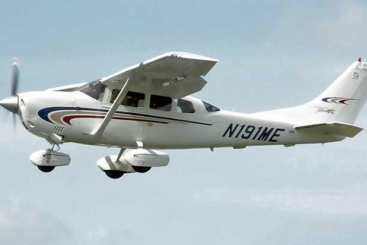 На Аляске при крушении самолета удалось выжить женщине, три человека погибли