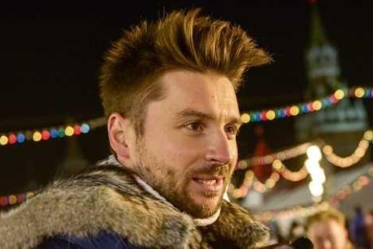 Певец Сергей Лазарев потерял свою машину в Москве: на концерт в Орел пришлось ехать на такси Певец Сергей Лазарев потерял свою машину в Москве: на концерт в Орел пришлось ехать на такси