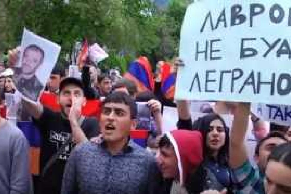 Приезд Лаврова в Армению вызвал массовые протесты и стычки с полицией