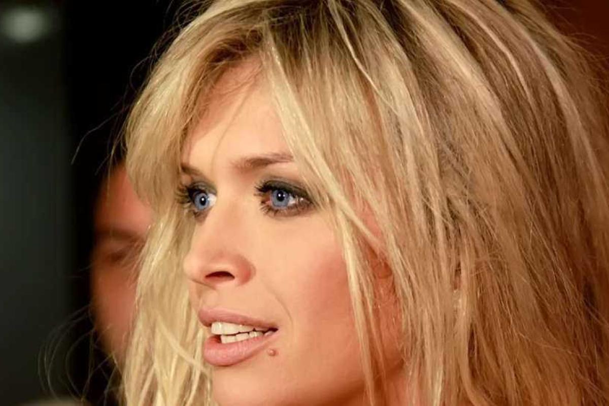 Певица Вера Брежнева шокировала публику своим поведением на конференции по проблемам ВИЧ/СПИДа