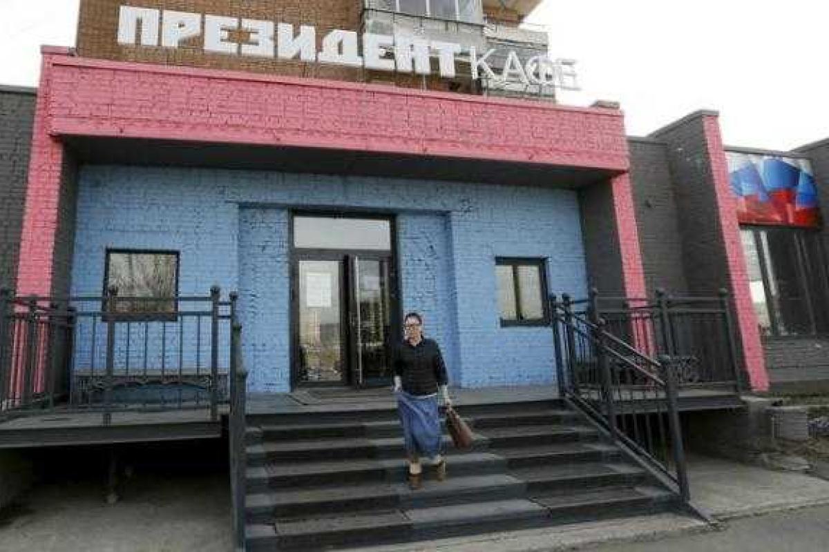 Жители Красноярска теперь пьют пиво и кофе в "путинском" кафе Жители Красноярска теперь пьют пиво и кофе в "путинском" кафе