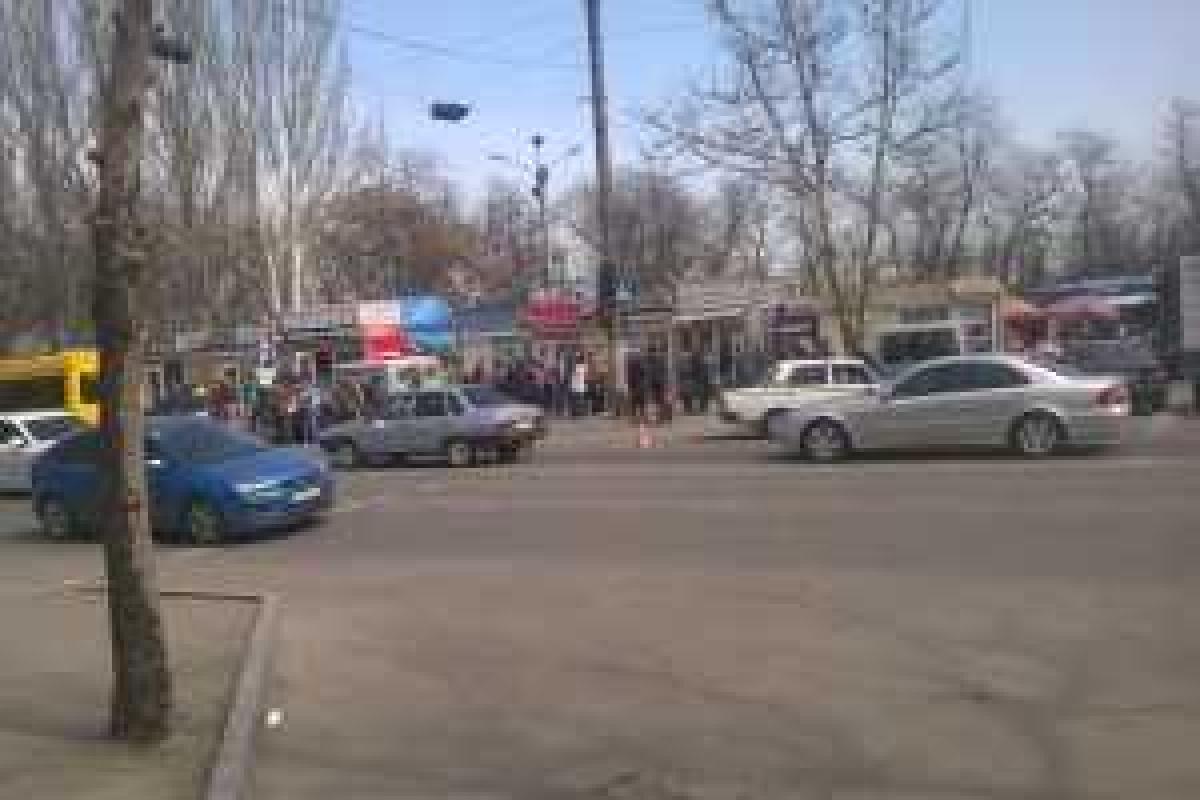В Запорожье военные на автомобиле "УАЗ-452" снесли двух  женщин на пешеходном переходе