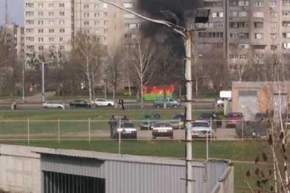 В Харькове во время движения вспыхнула маршрутка с пассажирами В Харькове во время движения вспыхнула маршрутка с пассажирами