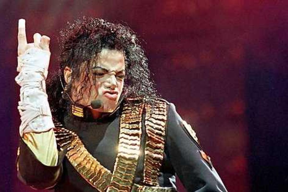 В Индии возвели 3-метровый памятник Майклу Джексону