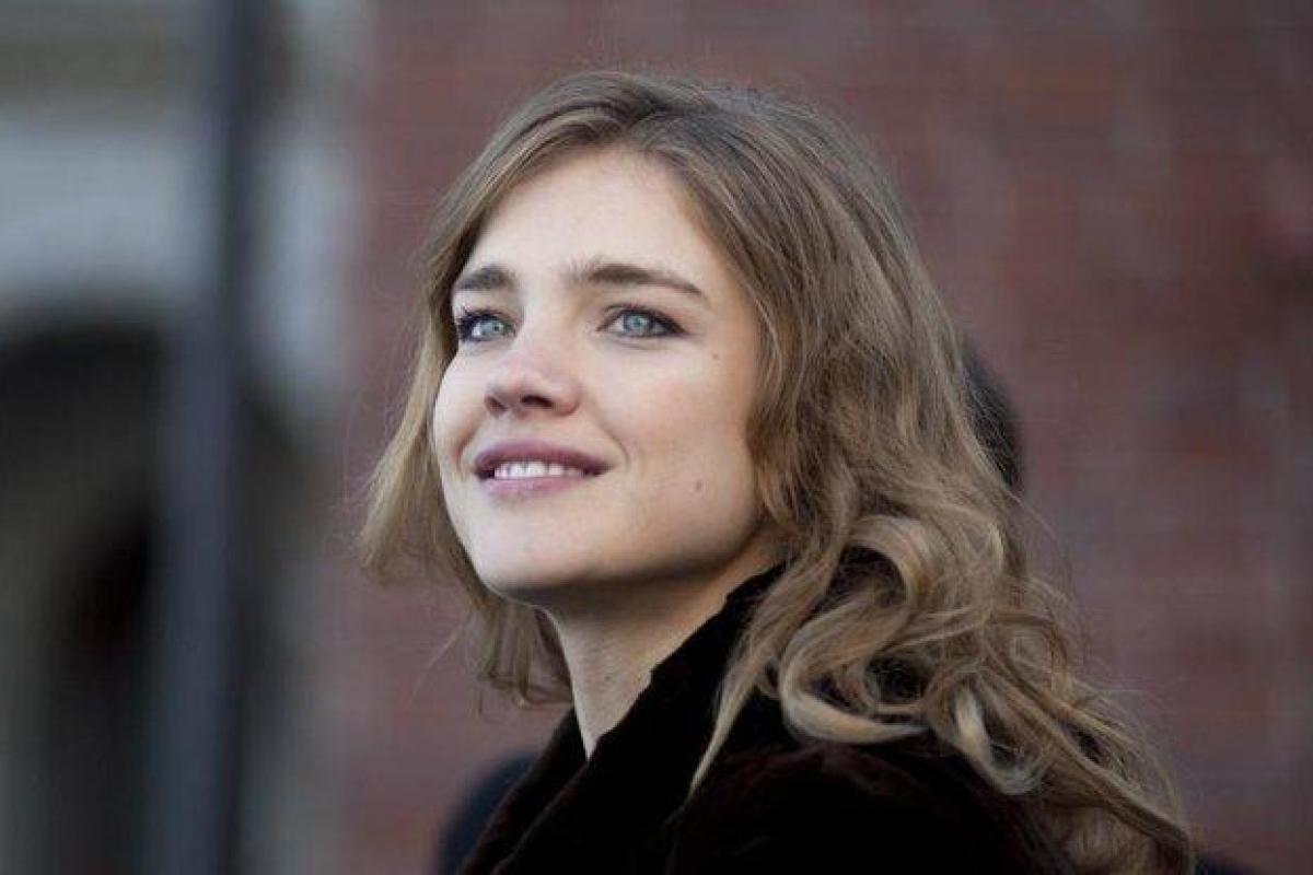 Беременная супермодель Наталья Водянова шокировала публику экстремально коротким нарядом