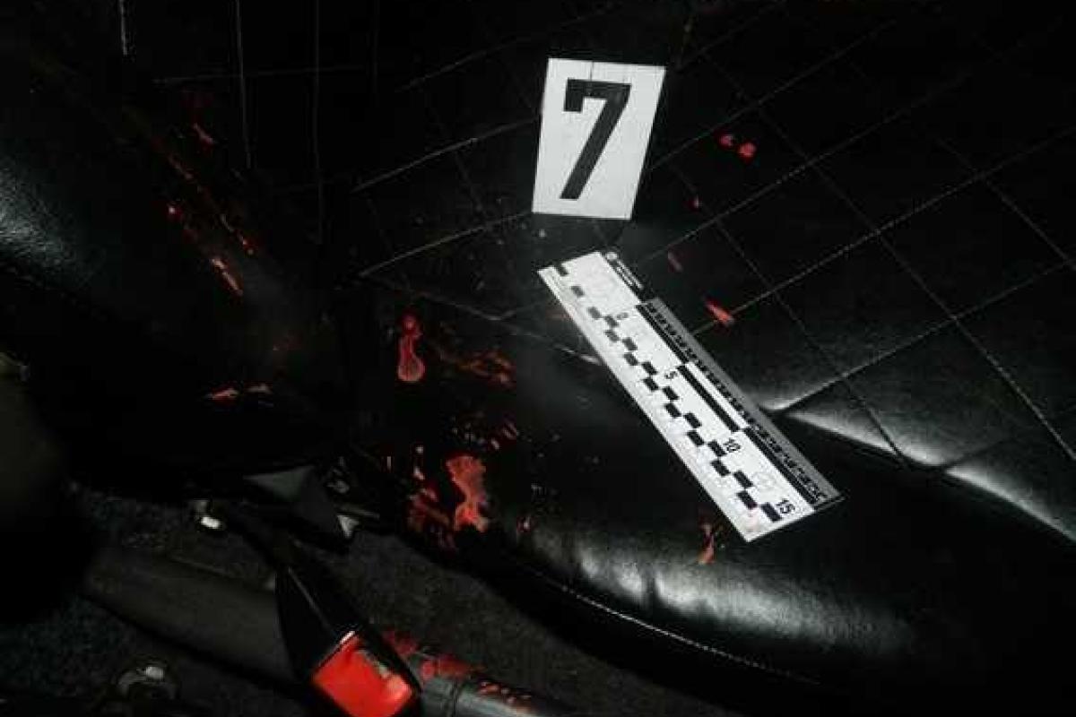 В Киеве полиция задержала двух "кавказцев", которые ранним утром ранили ножом и ограбили киевлянина  В Киеве полиция задержала двух "кавказцев", которые ранним утром ранили ножом и ограбили киевлянина