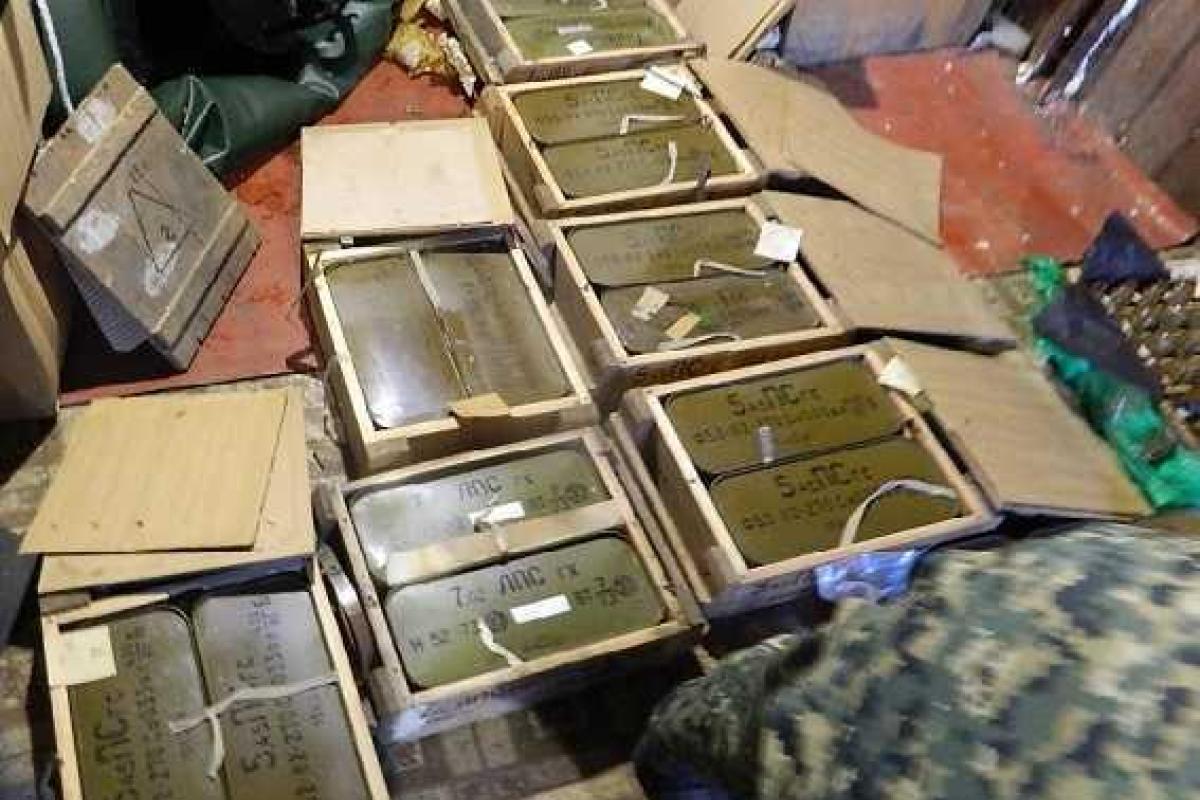 В Киеве в одном из гаражей обнаружен целый арсенал оружия и боеприпасов В Киеве в одном из гаражей обнаружен целый арсенал оружия и боеприпасов