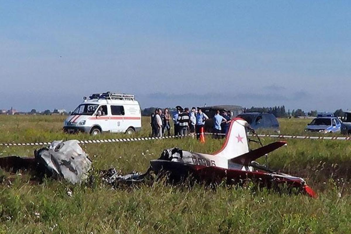 В России разбился учебный самолет "Як-52": погибли инструктор и девушка-курсант