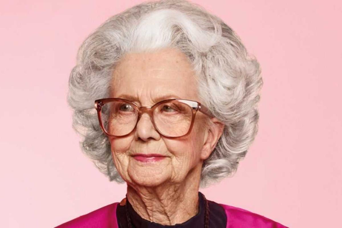 Моделью журнала "Vogue" стала 100-летняя британка