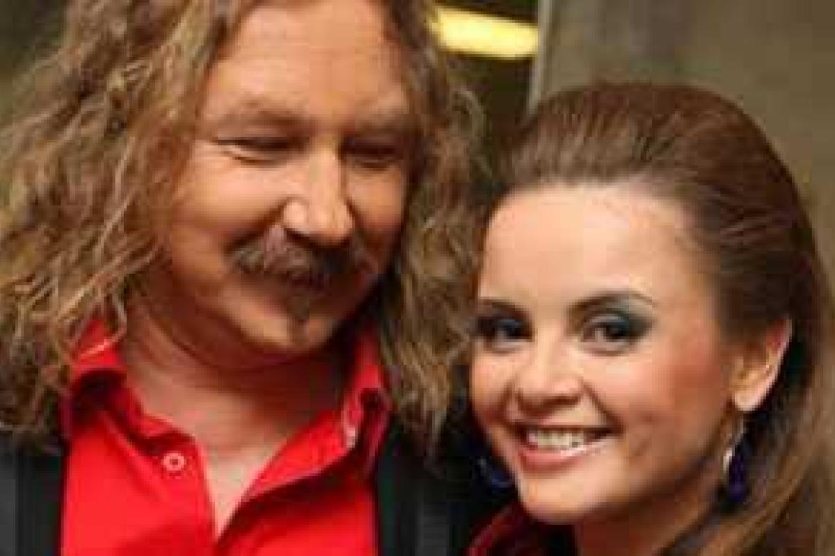 Жена композитора Игоря Николаева решила заняться аквааэробикой вместе с 6-месячной дочкой