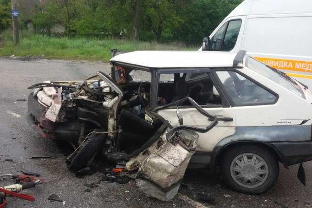 В Запорожской области трассу не поделили сразу три автомобиля: пострадали четыре человека