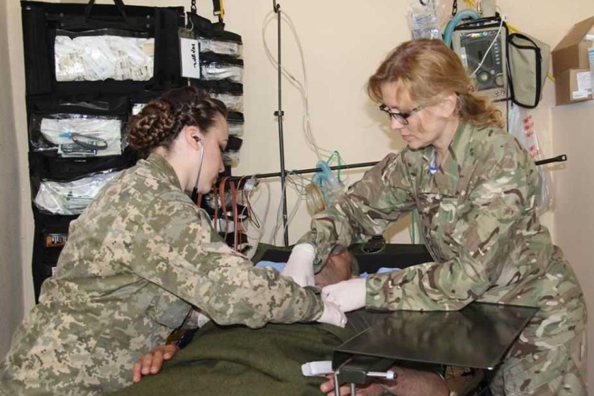 В зоне АТО работает полевое медицинское стабилизационное подразделение ВДВ американского образца В зоне АТО работает полевое медицинское стабилизационное подразделение ВДВ американского образца