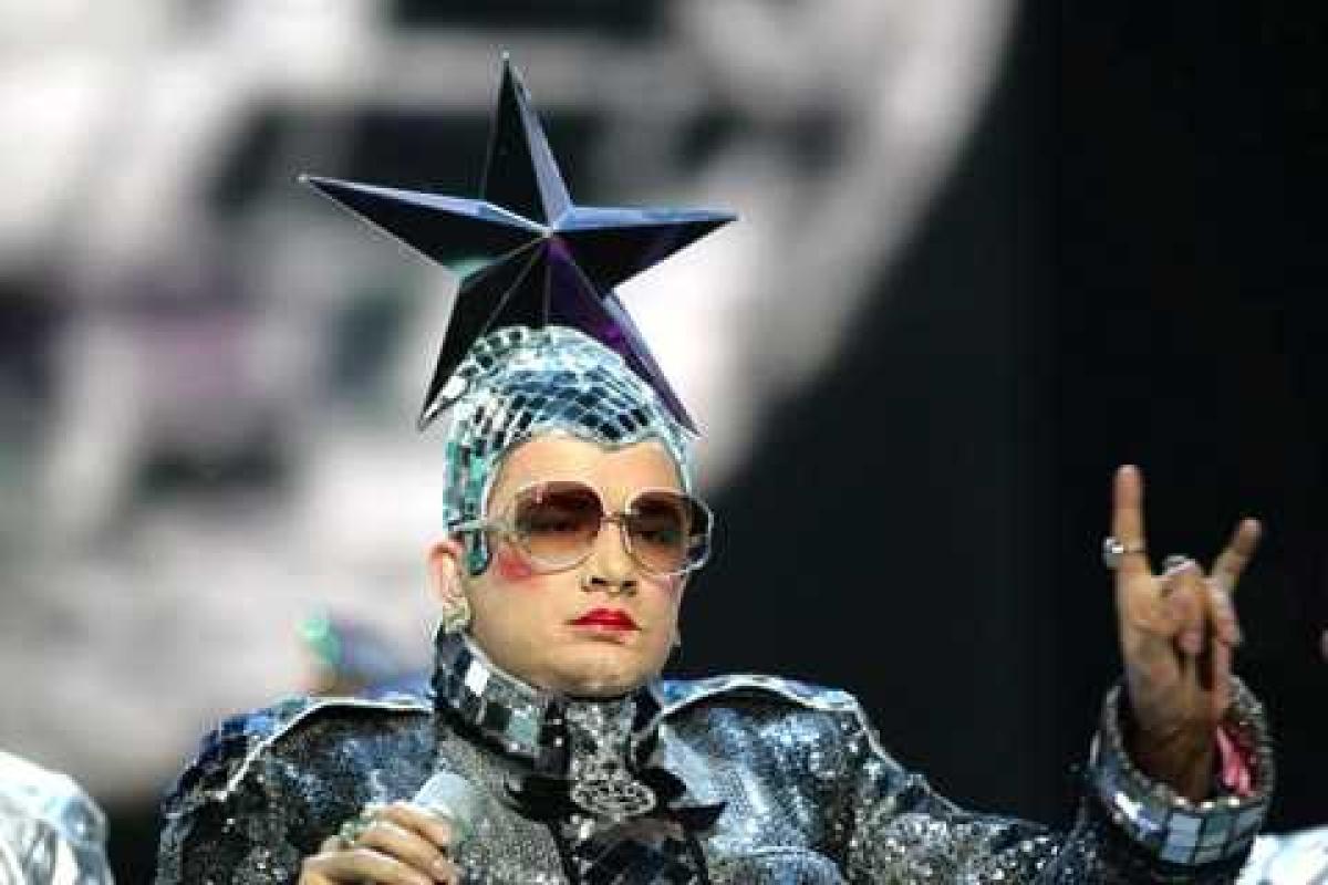 На сайте Порошенко появилась петиция с предложением сделать ведущей "Евровидения" Верку Сердючку На сайте Порошенко появилась петиция с предложением сделать ведущей "Евровидения" Верку Сердючку