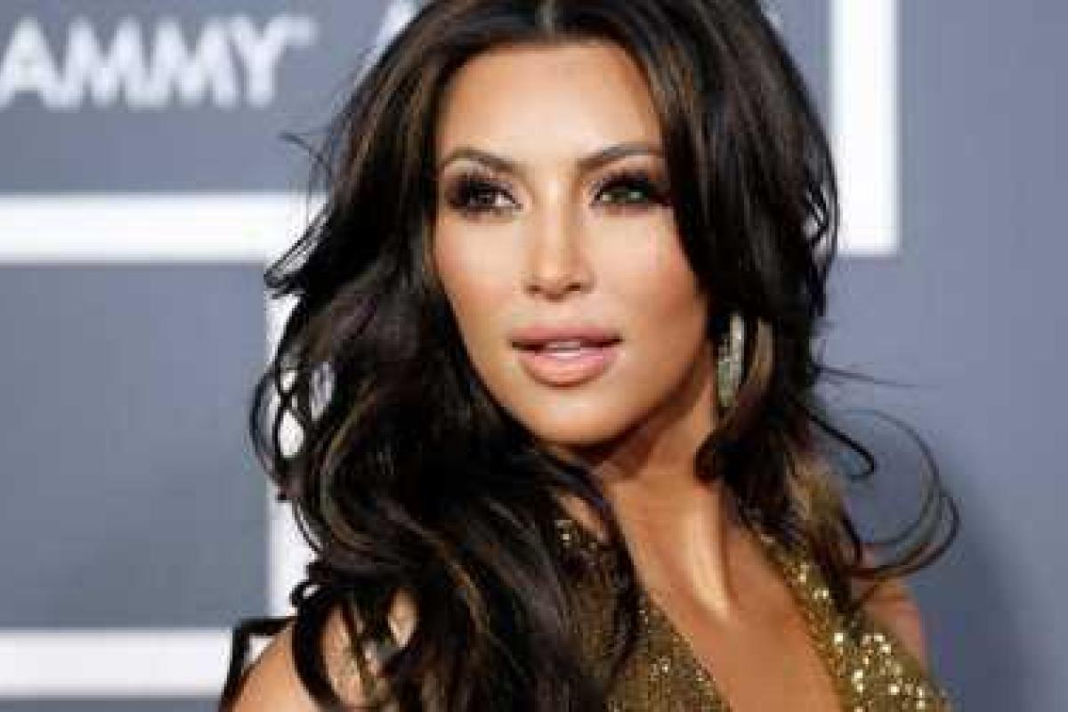 Светская львица Ким Кардашьян впервые после родов появится на обложке глянца