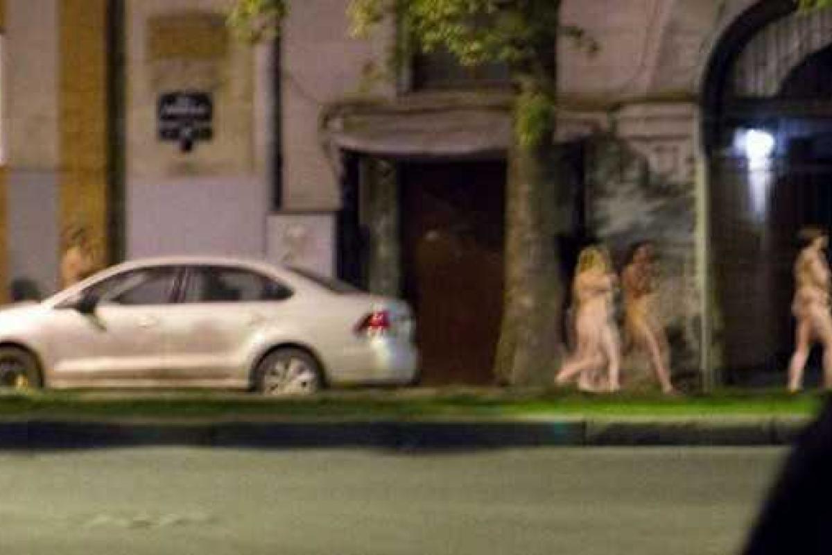 Громкий скандал в Питере: националисты "накрыли" бордель и устроили самосуд