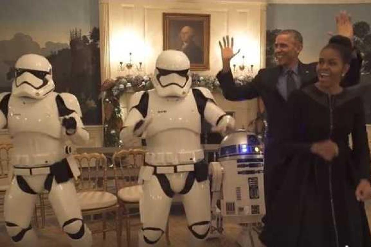 Обама с супругой пустились в пляс с персонажами "Звездных войн"