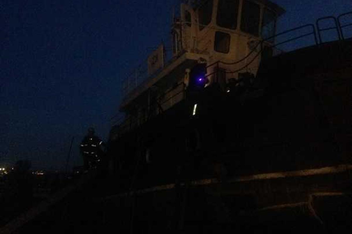 Киевские спасатели боролись с пожаром на теплоходе