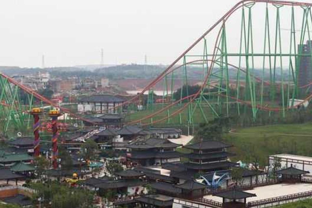 Китайский филантроп построил на юго-востоке страны огромный развлекательный "Ванда-сити"