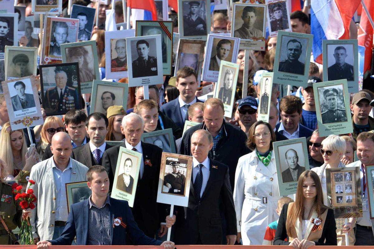 В России День Победы уже не праздник ветеранов, а культ Путина - российский журналист В России День Победы уже не праздник ветеранов, а культ Путина - российский журналист