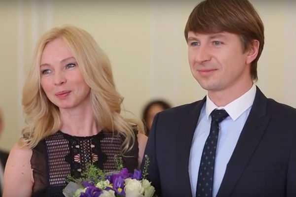 Фигурист Алексей Ягудин показал пикантный постельный снимок